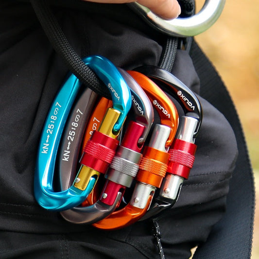 Xinda XD-Q9628 carabiner screw-lock gate close-up